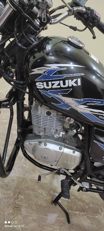 Suzuki GS 150SE Black 4