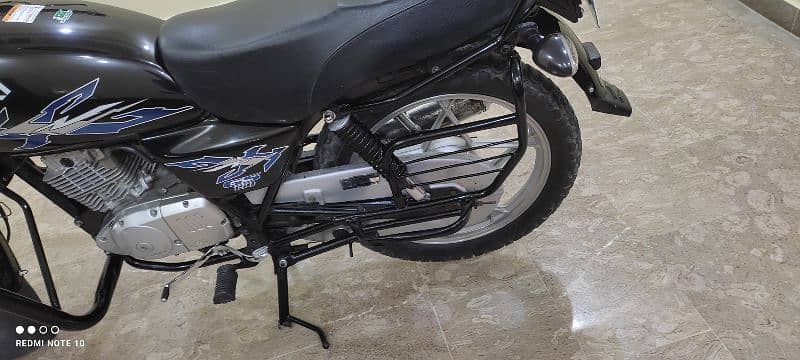 Suzuki GS 150SE Black 5