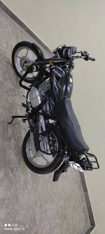 Suzuki GS 150SE Black 9