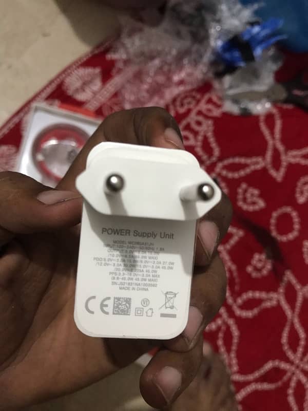 one plus 65w charger box back 3