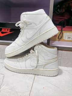 Nike Jordan 1 mid triple white