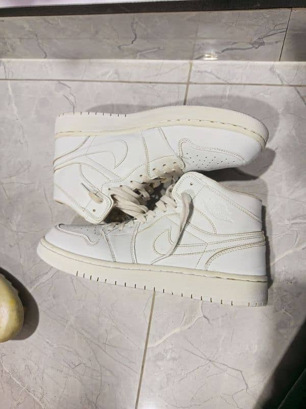 Nike Jordan 1 mid triple white 2