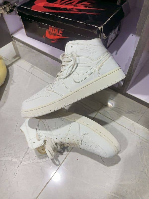 Nike Jordan 1 mid triple white 3