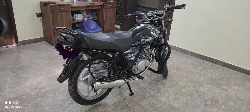 Suzuki GS 150SE Black 12