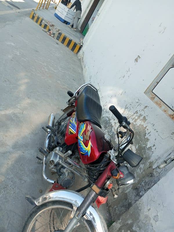 Honda bike bikul saf ha koi kam ni ha Mara name pr han 1