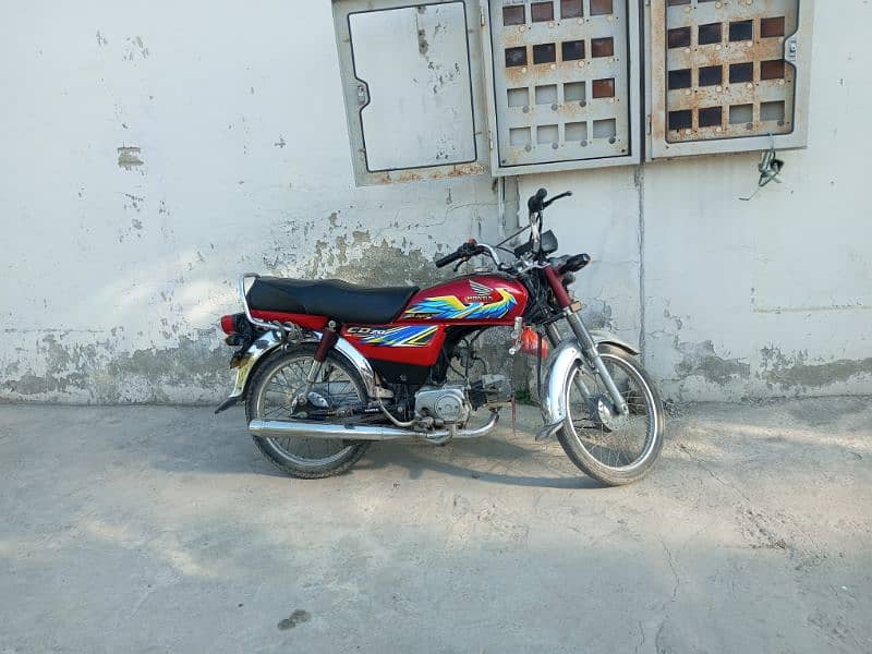 Honda bike bikul saf ha koi kam ni ha Mara name pr han 0