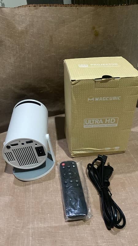 MAGCUBIC Smart projector HY300 pro 2