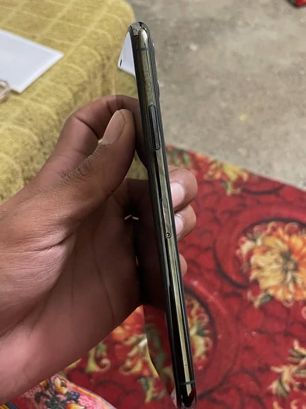 IPhone 12 Factory unlock & 11 Pro Max 64 GB 3