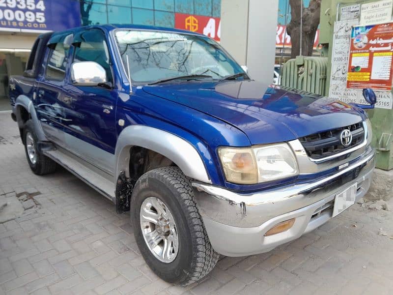 Toyota Hilux 2002 1