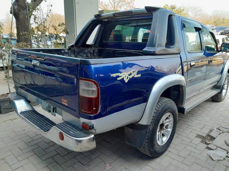 Toyota Hilux 2002 5