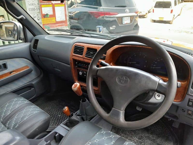 Toyota Hilux 2002 8