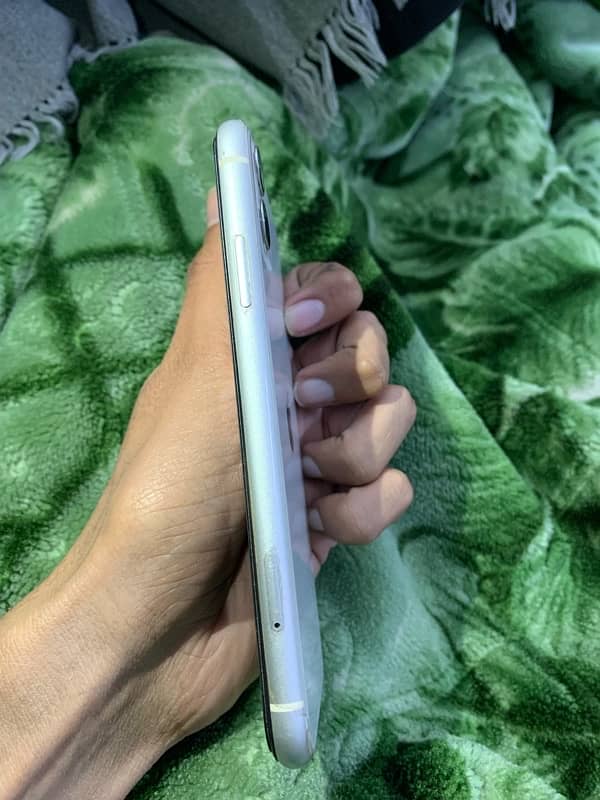 I phone 11 white colour 10/10 condition non pta 4