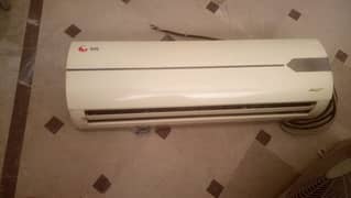 SPLIT AC 1 TON SLIGHTLY USED