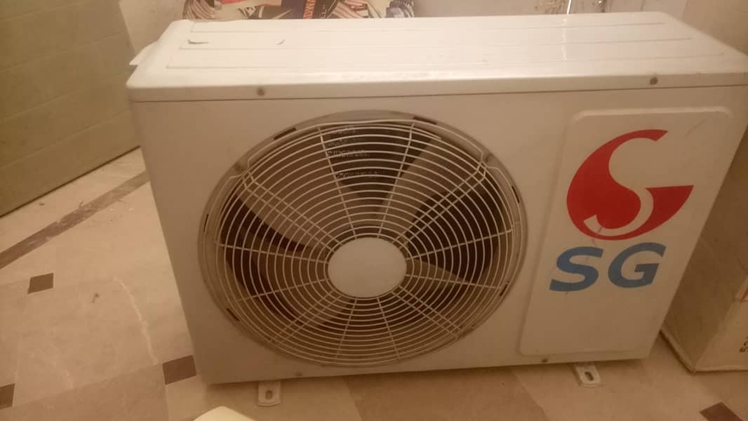 SPLIT AC 1 TON SLIGHTLY USED 2