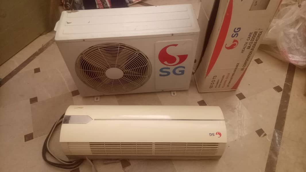 SPLIT AC 1 TON SLIGHTLY USED 3