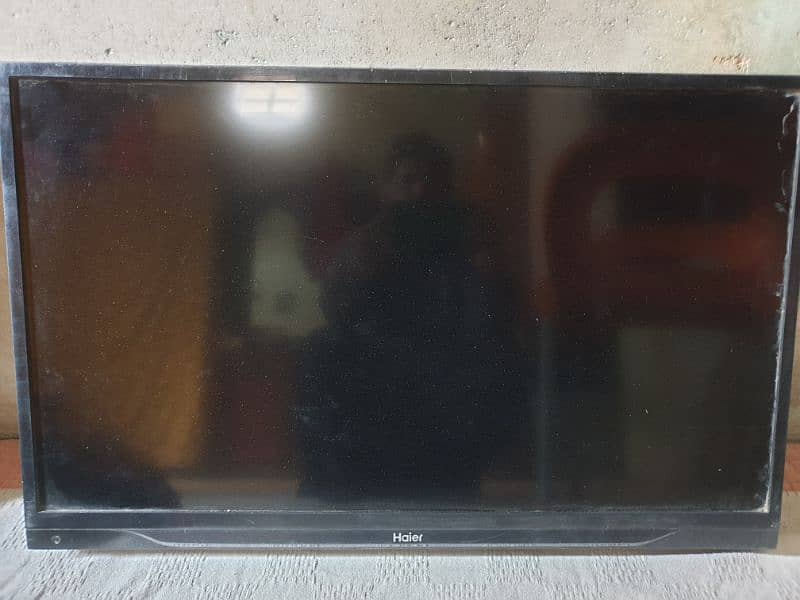 Haier 32" Led on hai Screen blue nazar Aati hai 0