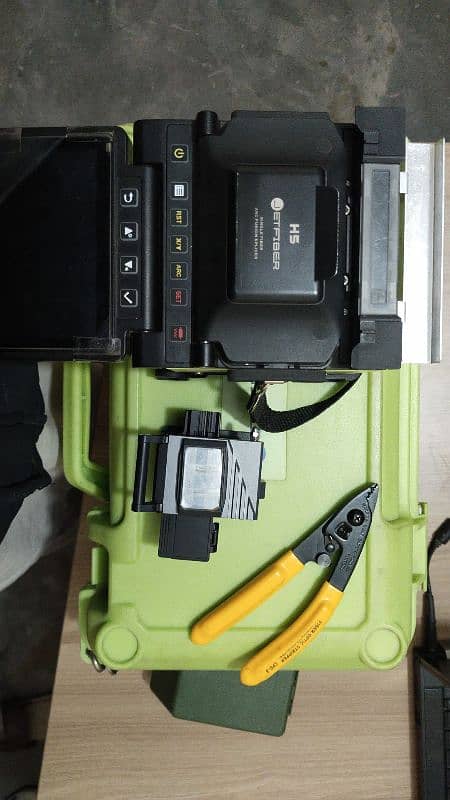 Fiber Splicing matchine 4