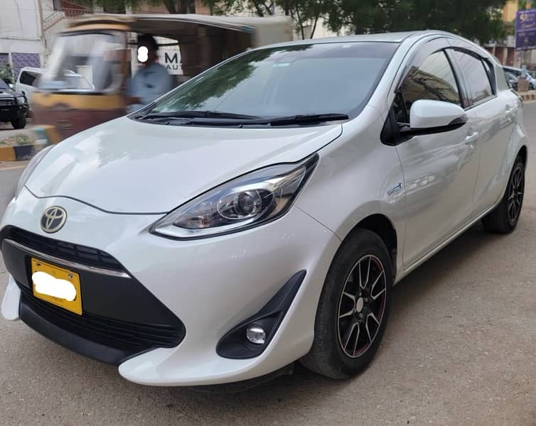 Toyota Aqua 2017 S style Pearl white 1