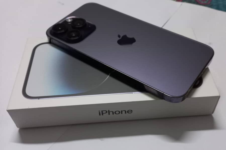 Apple iPhone 16 Pro Max 0