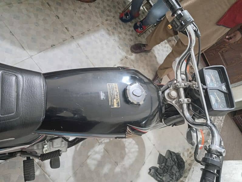 Honda CG 125 2015 MODEL FOR SALE IN GOOD CONDITION 4