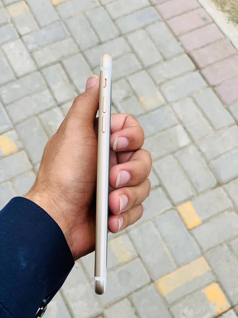 Apple iPhone 7 Plus 8