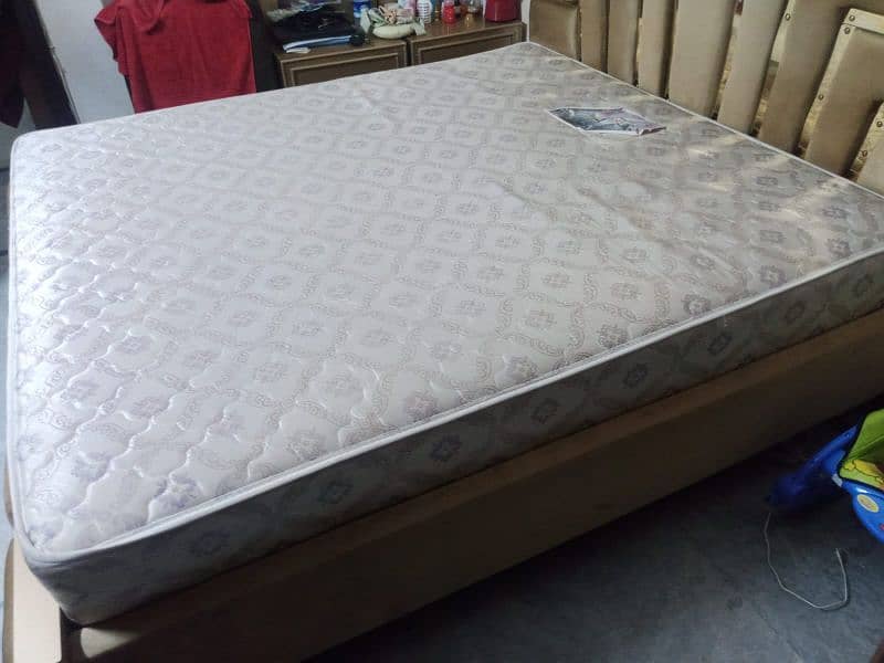 mattress in new condition 2