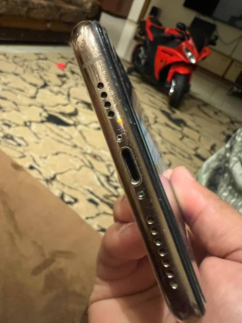 Apple iPhone XS Max 1