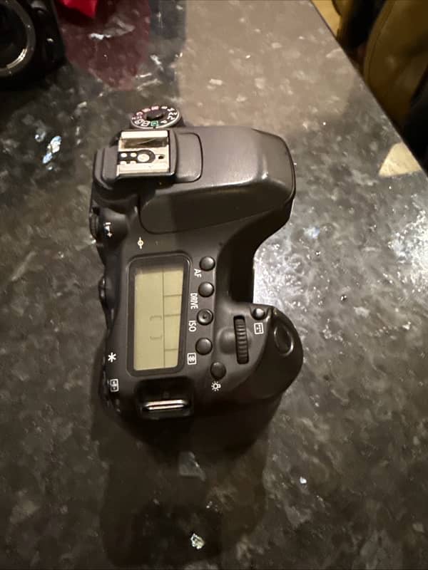 Canon EOS 80D body only 1