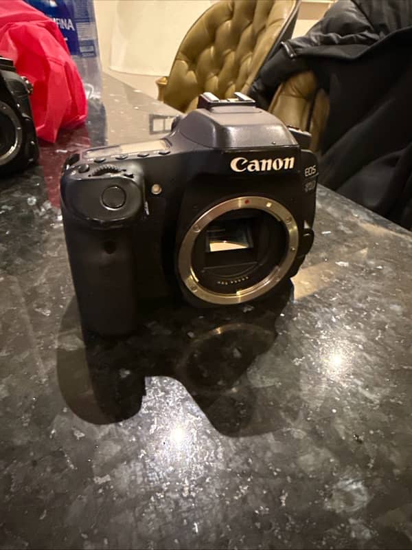 Canon EOS 80D body only 5