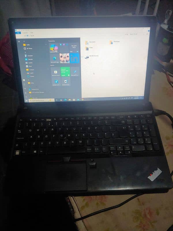 Lenovo Thinkpad laptop 0330.61. . 25.240 8gb 500gb i3 5