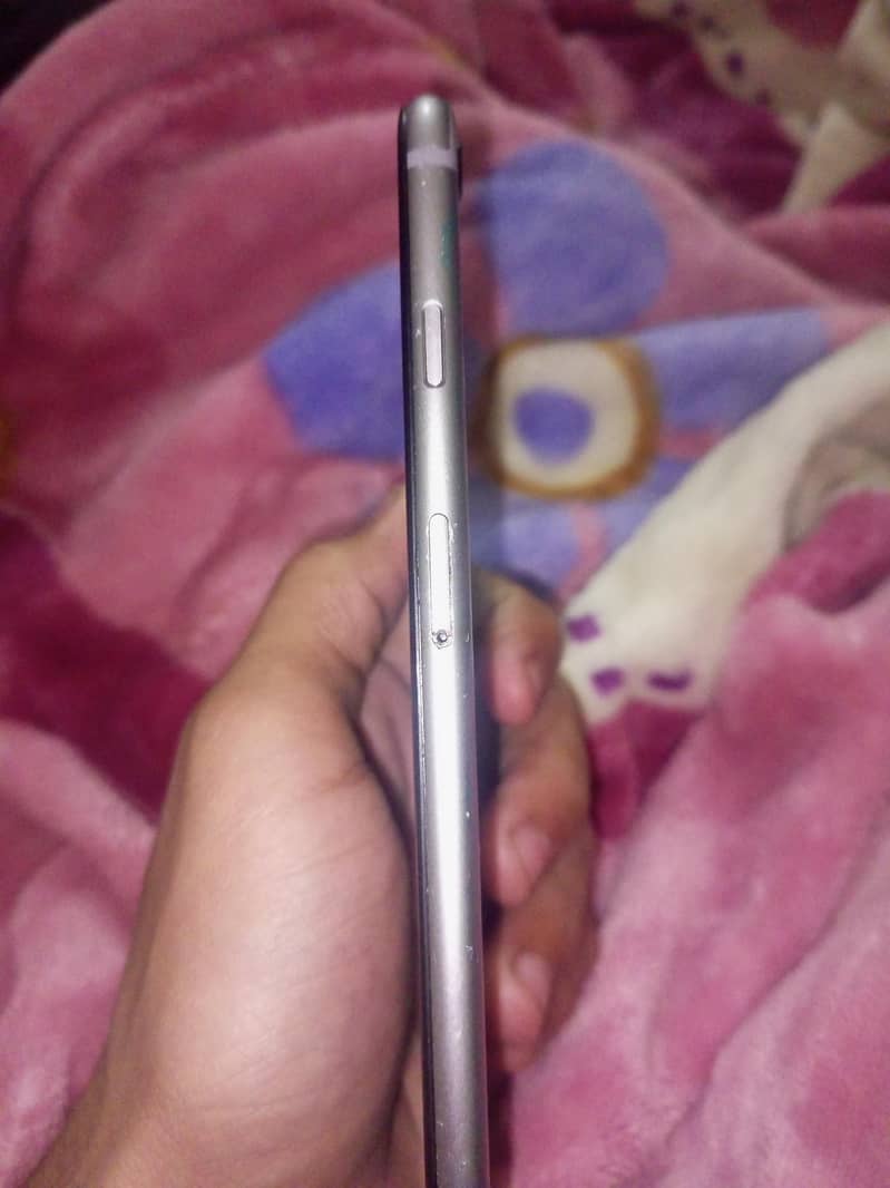 Apple iPhone 6 Plus 3