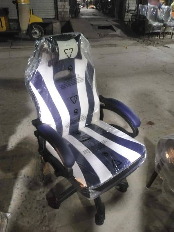 Gaming chair Available 1