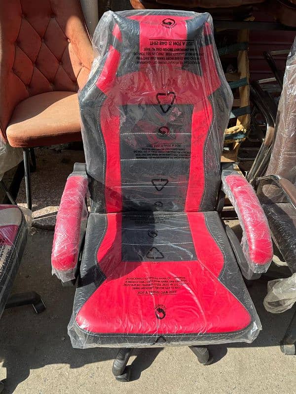 Gaming chair Available 4