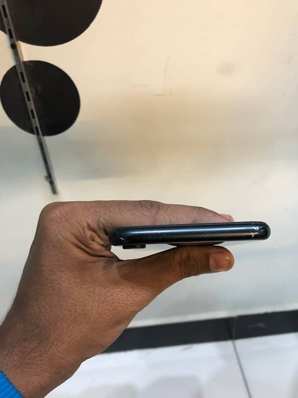 iphone XR 128gb factory unlocke 3