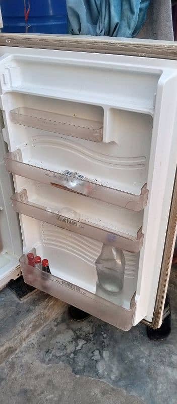 good condition full size frige 03113862650 he number PS Santa kare 3