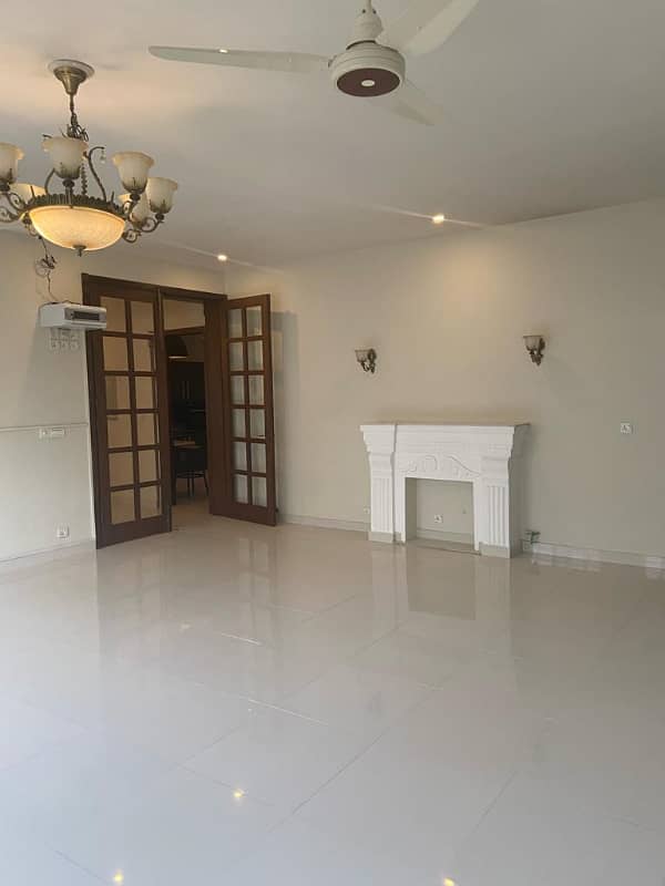 F-11/2: MARGALLA ROAD, 666 Yards MAGNIFICENT CORNER HOUSE, MODERN ARCHITECTURAL, TRIPLE STOREY, 9 Bedrooms, SUPERB/STRIKING LOCATION, Rent is Rs. 1200000/- Final, 18