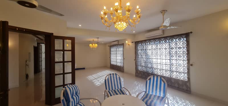 F-11/2: MARGALLA ROAD, 666 Yards MAGNIFICENT CORNER HOUSE, MODERN ARCHITECTURAL, TRIPLE STOREY, 9 Bedrooms, SUPERB/STRIKING LOCATION, Rent is Rs. 1200000/- Final, 44