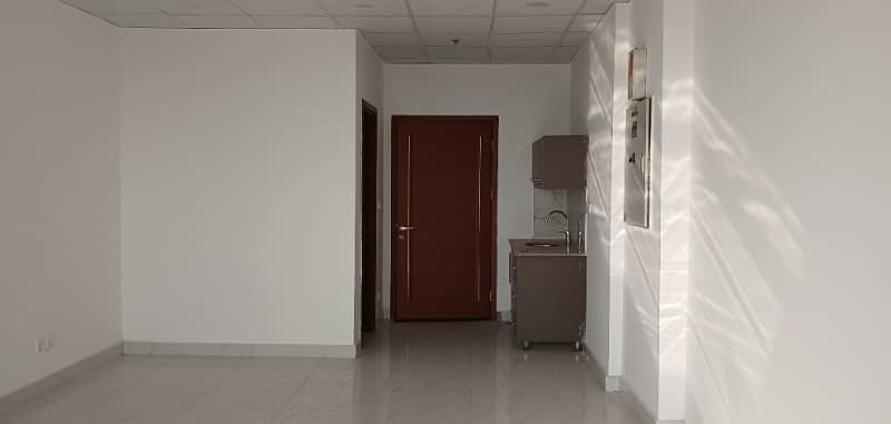 Brand New 422 Square Feet Office Spaces for Rent in Gulberg Ideal Location for Your Business! 6