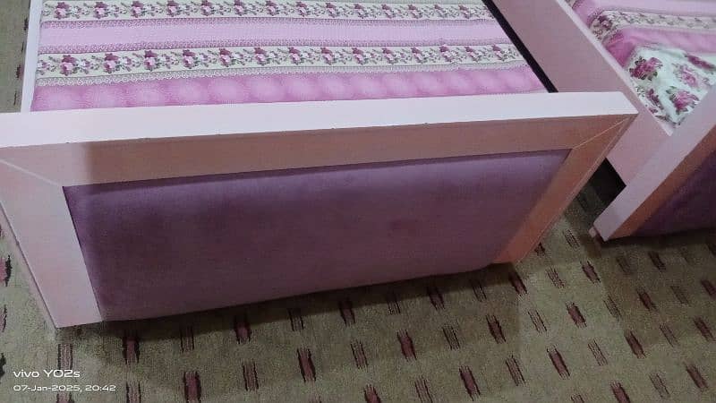 dico painted two single large beds with two side tables 4