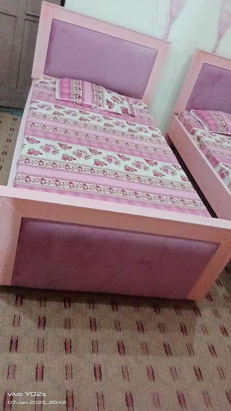 dico painted two single large beds with two side tables 7