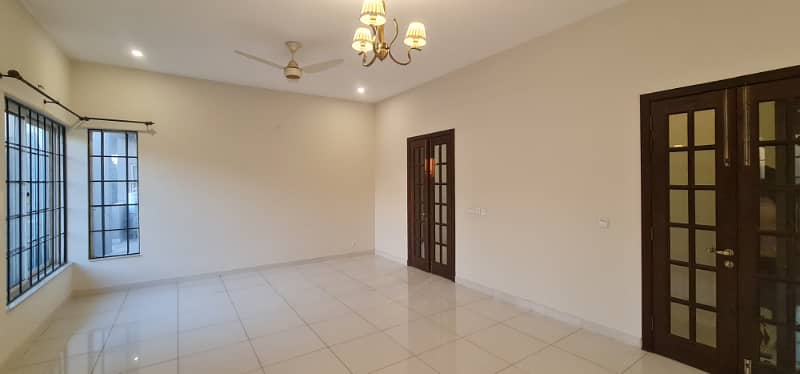 F-11/2: Main Margalla Road, Spacious Modern 3-Bedroom Upper Portion, Separate Gate, Rent Rs. 400,000/-, Per Month. 2