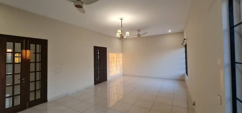 F-11/2: Main Margalla Road, Spacious Modern 3-Bedroom Upper Portion, Separate Gate, Rent Rs. 400,000/-, Per Month. 3