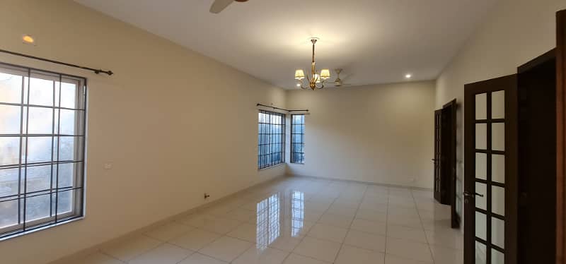 F-11/2: Main Margalla Road, Spacious Modern 3-Bedroom Upper Portion, Separate Gate, Rent Rs. 400,000/-, Per Month. 5