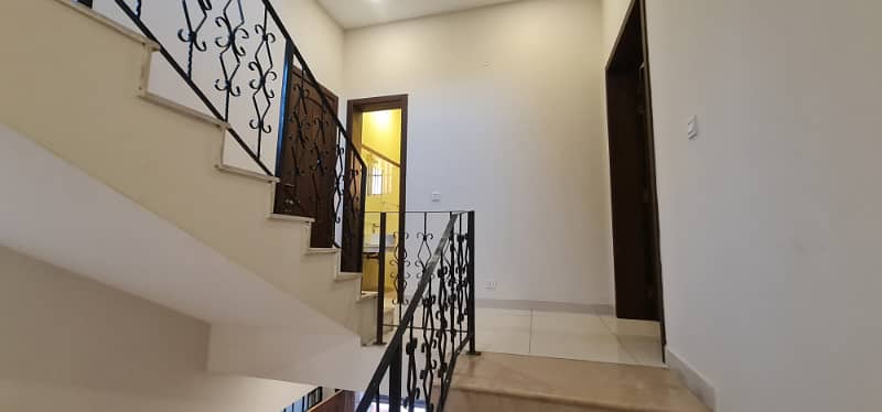 F-11/2: Main Margalla Road, Spacious Modern 3-Bedroom Upper Portion, Separate Gate, Rent Rs. 400,000/-, Per Month. 11