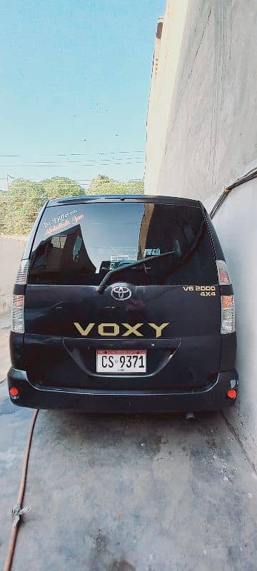 Toyota Voxy 2004 2