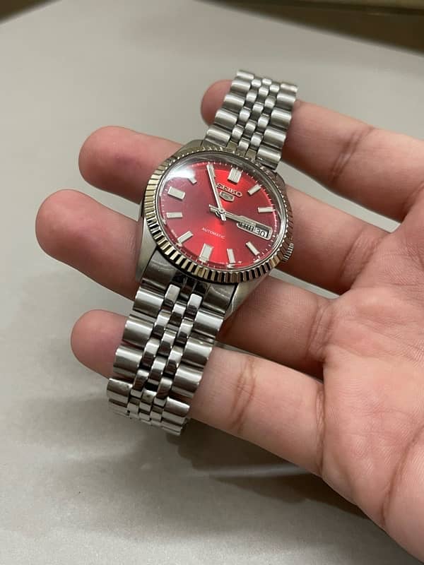 seiko 5 red dial 1