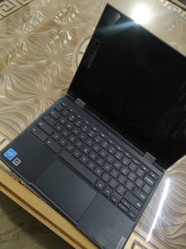 Lenovo Yoga 300e chrome book 1