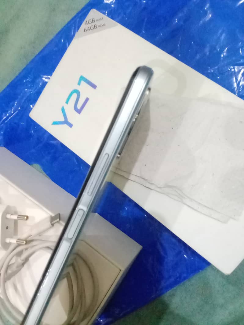 Vivo Y21 in geniun condition just like new 7