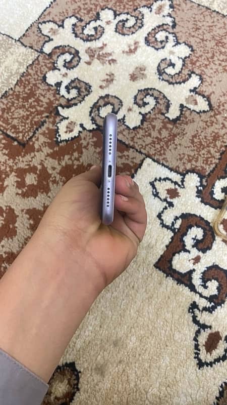 iphone 11 Battery 72% condition 10 by9 3