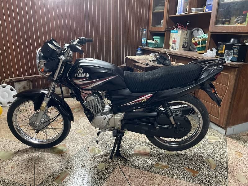 Yamaha YB125Z 2017 model for sale Lahore registered 2